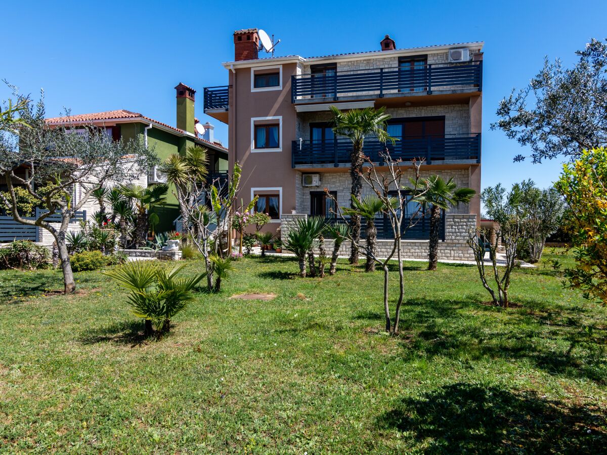 Apartment Two bedroom apartment with terrace Valbandon, Fažana A-2201-d - Outdoor photo 3