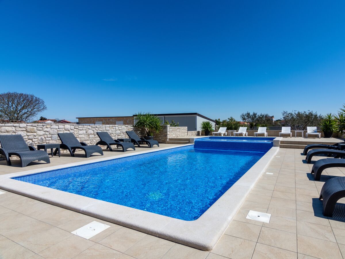 Apartment Two bedroom apartment with terrace Valbandon, Fažana A-2201-d - Outdoor photo 4