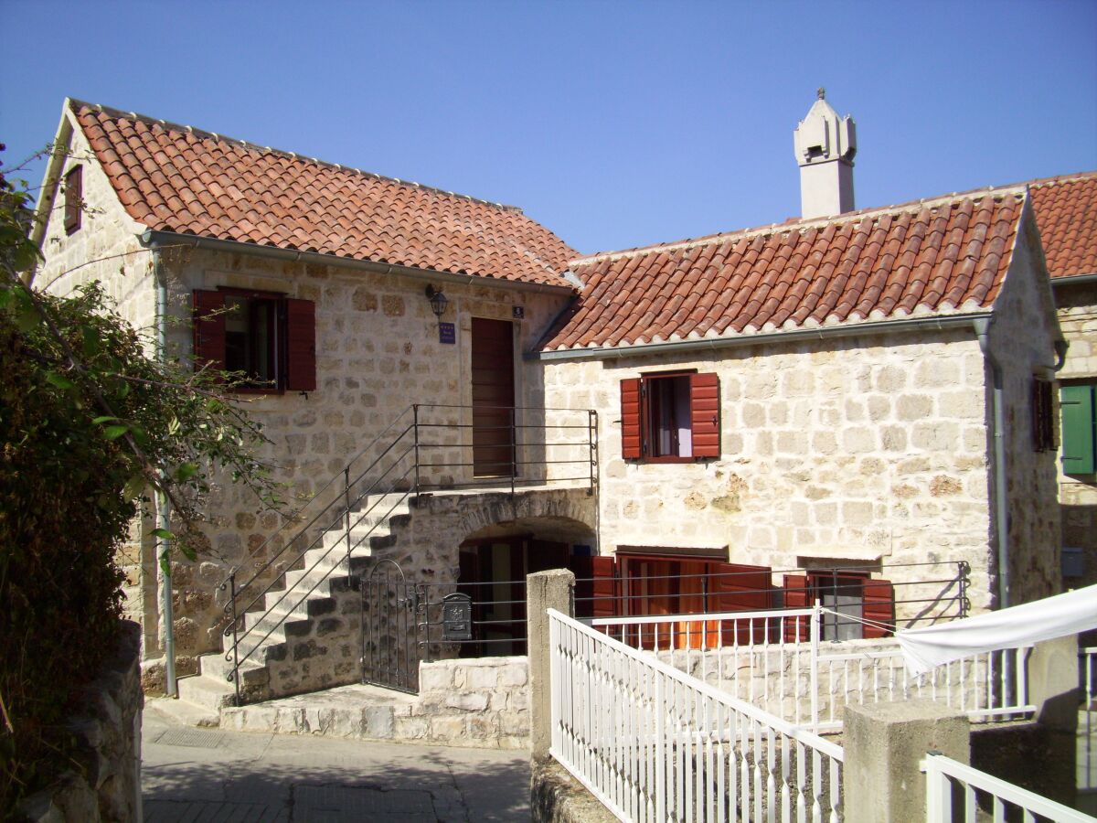 Apartment Two bedroom apartment with terrace Komiža, Vis A-9247-a - Outdoor photo 4