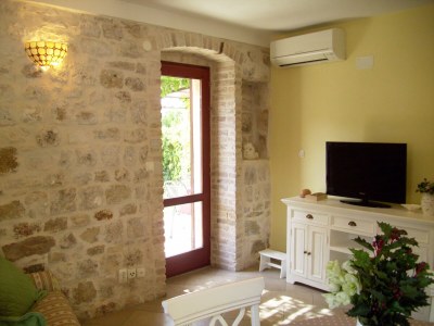 Apartment Two bedroom apartment with terrace Komiža, Vis A-9247-a - Outdoor photo 12