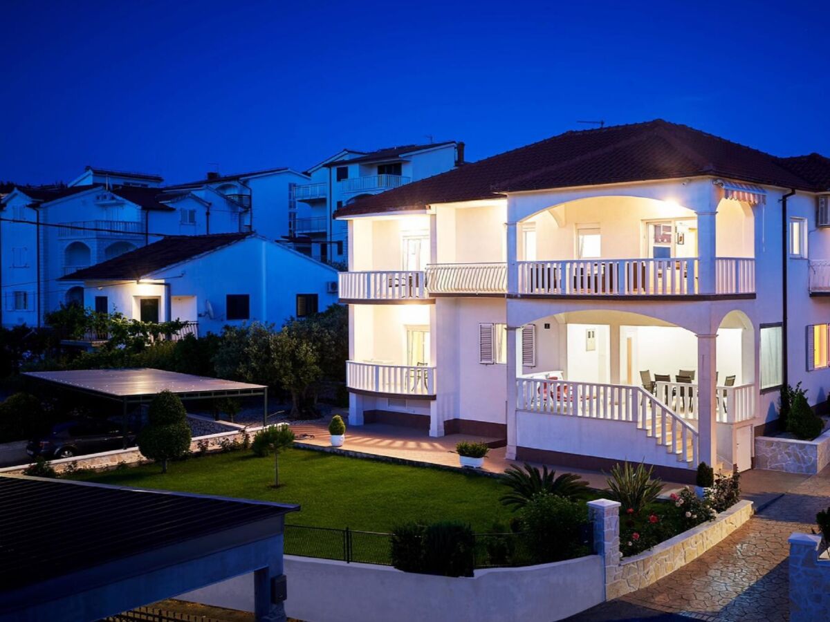 Apartment Three bedroom apartment with terrace and sea view Okrug Gornji, Čiovo A-20055-c