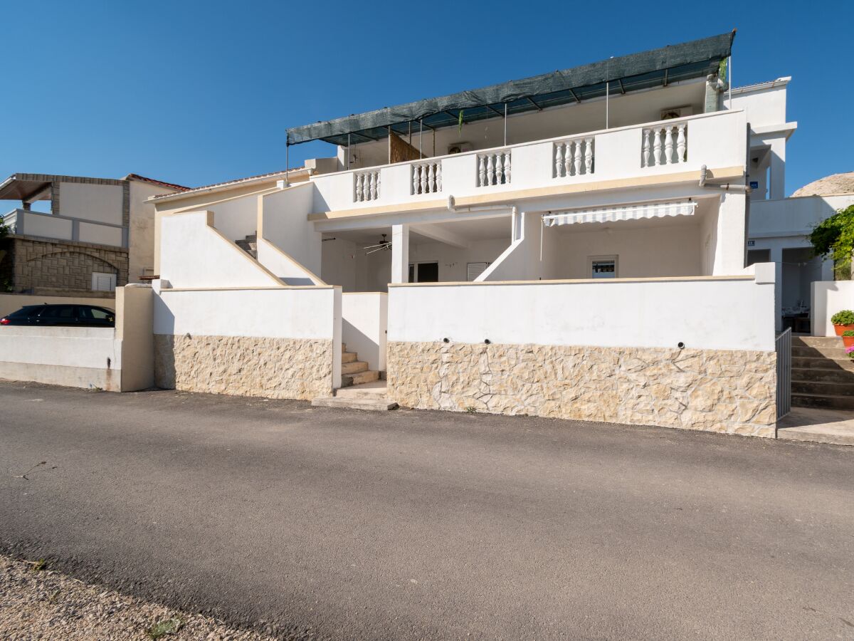 Apartment One bedroom apartment near beach Metajna, Pag A-6395-d - Outdoor photo 2