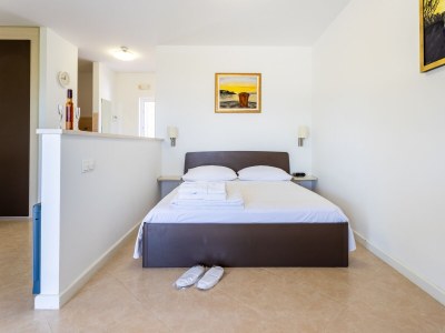 Apartment Studio flat with terrace and sea view Splitska, Brač AS-23224-a - Outdoor photo 36