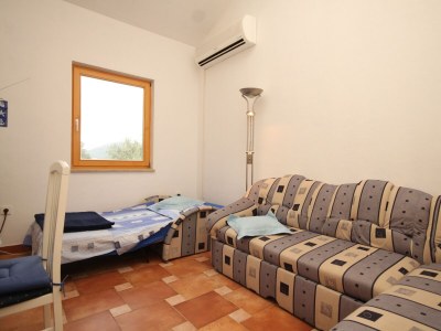 Apartment One bedroom apartment with terrace and sea view Sveti Jakov, Lošinj A-8011-a - Outdoor photo 9