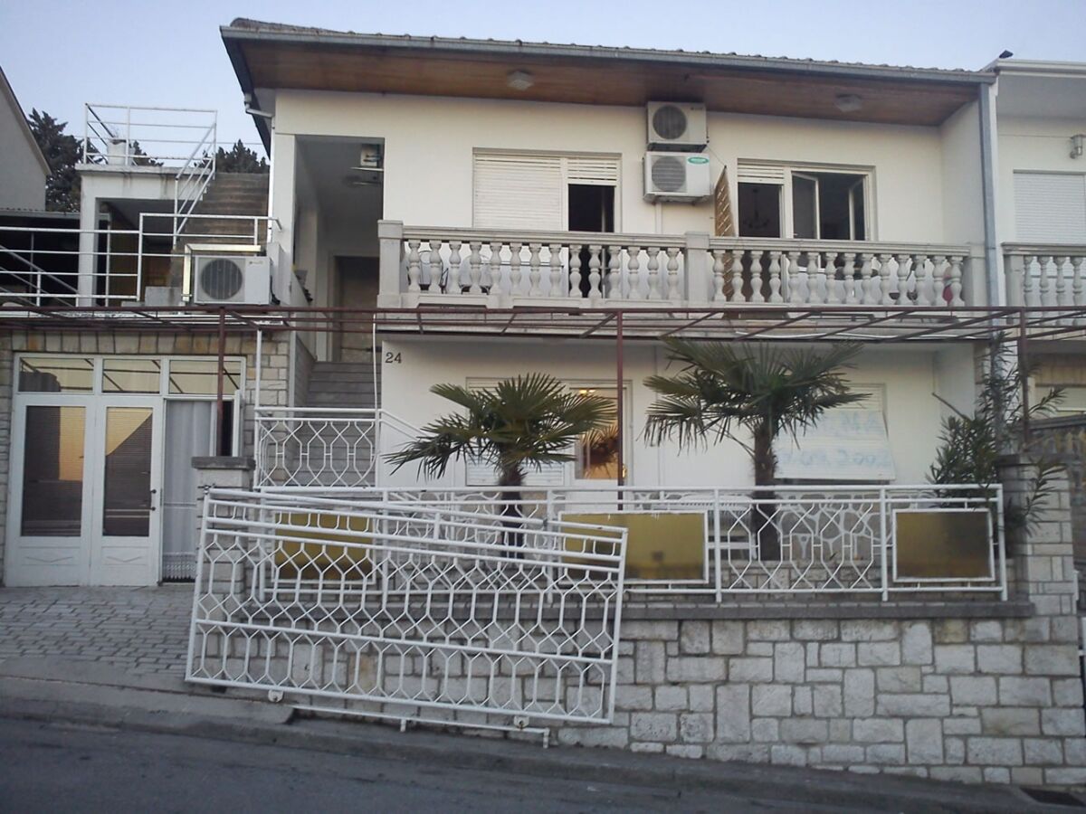 Apartment One bedroom apartment with terrace and sea view Crikvenica A-24475-a