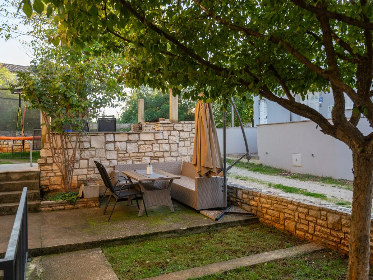 Apartment Two bedroom apartment with terrace Bašanija, Umag A-21418-c