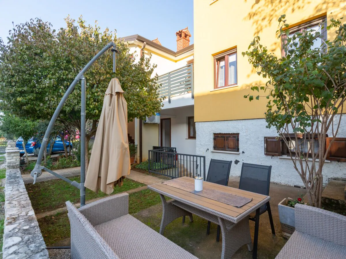 Apartment Two bedroom apartment with terrace Bašanija, Umag A-21418-c - Outdoor photo 2