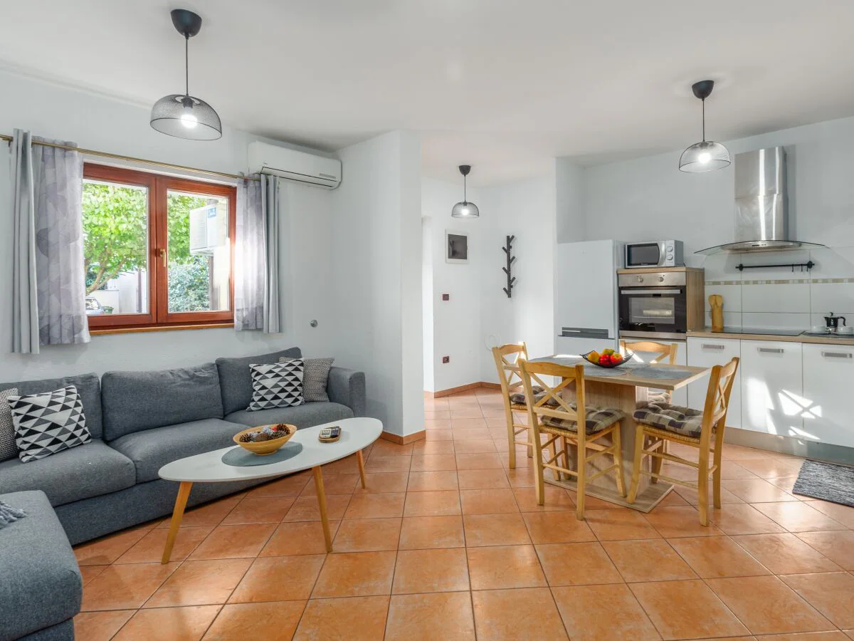 Apartment Two bedroom apartment with terrace Bašanija, Umag A-21418-c - Outdoor photo 3