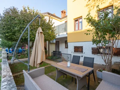 Apartment Two bedroom apartment with terrace Bašanija, Umag A-21418-c - Outdoor photo 2