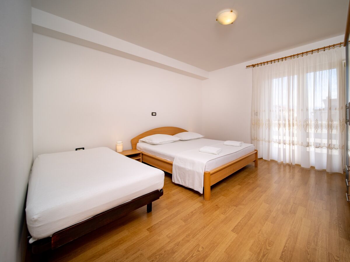 Apartment Two bedroom apartment with balcony Lopar, Rab A-24754-c