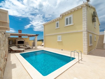 Holiday house Comfortable and spacious house with terrace and sea view Prižba, Korčula K-199 - Outdoor photo 3