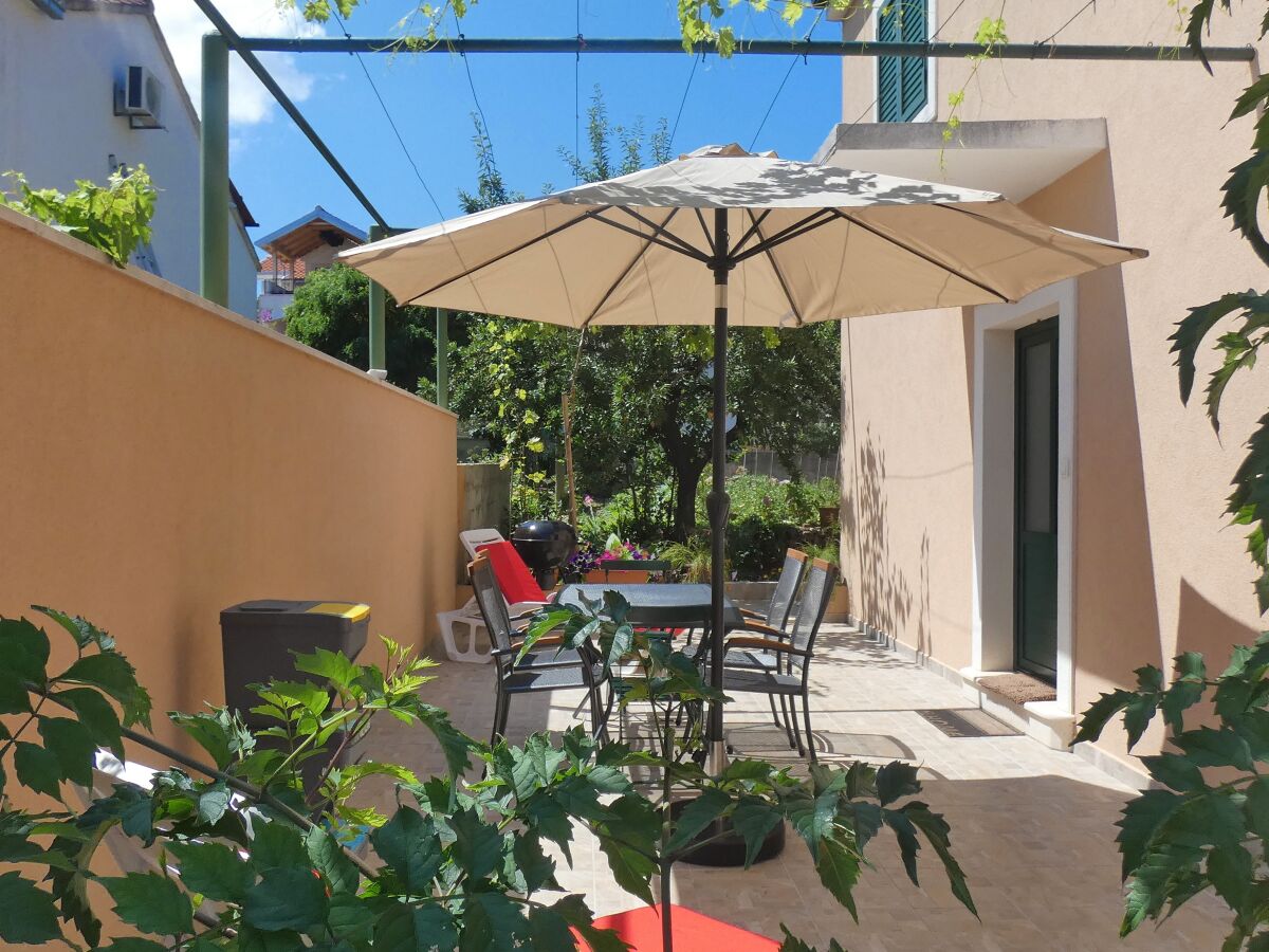 Apartment Two bedroom apartment with terrace and sea view Mirca, Brač A-2854-a