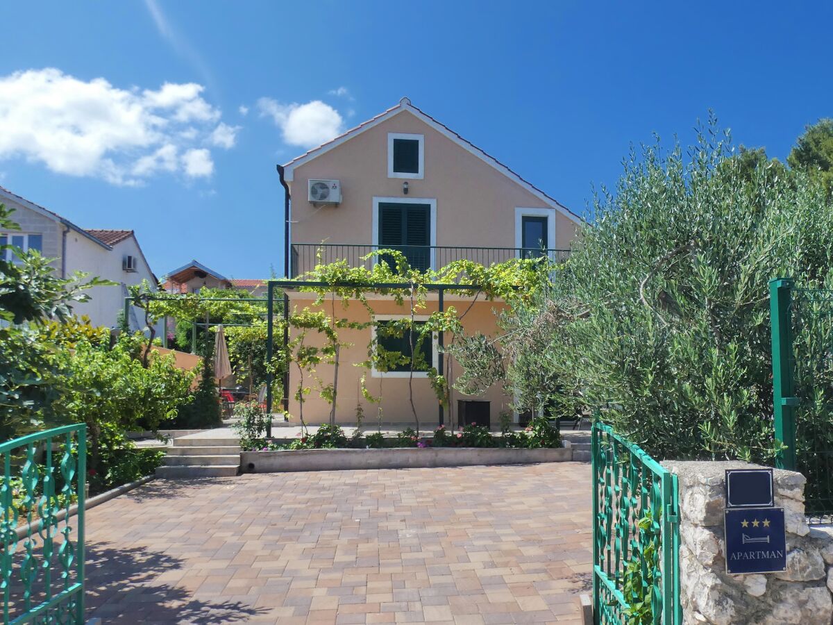 Apartment Two bedroom apartment with terrace and sea view Mirca, Brač A-2854-a - Outdoor photo 4