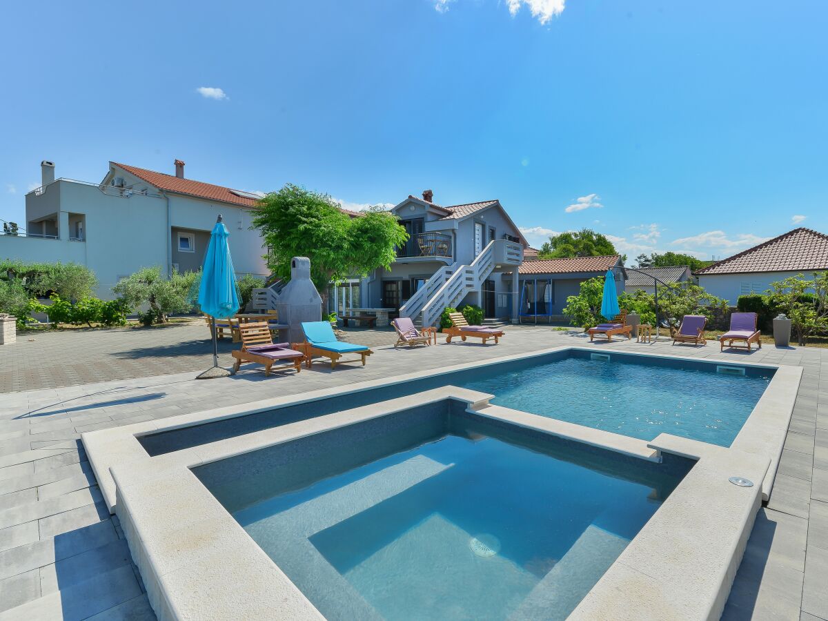 Apartment Two bedroom apartment with terrace Privlaka, Zadar A-5762-c