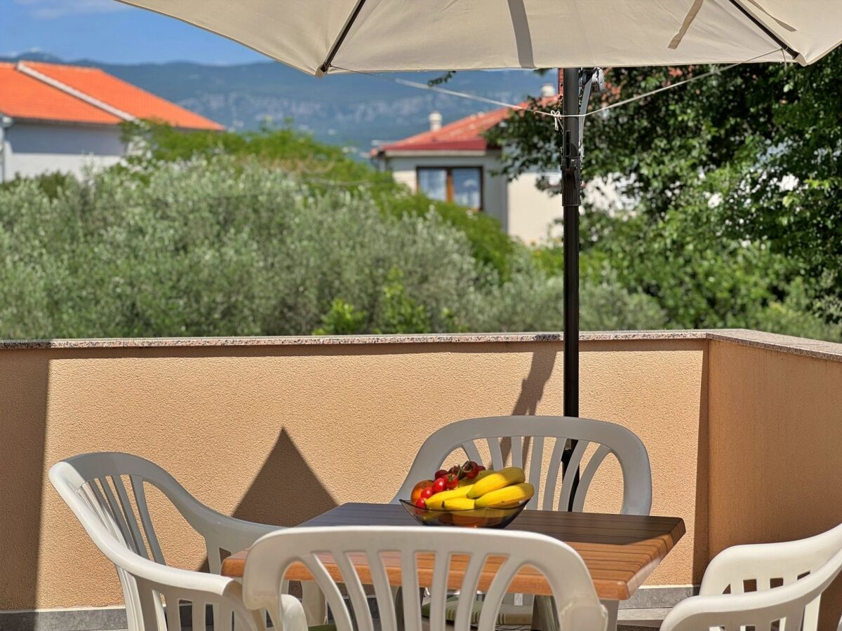 Apartment One bedroom apartment with terrace and sea view Šilo, Krk A-18692-a