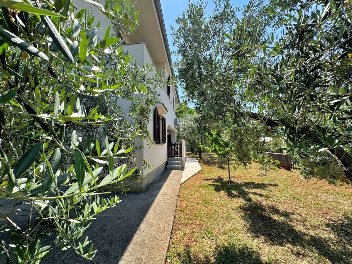 Apartment One bedroom apartment with terrace and sea view Šilo, Krk A-18692-a - Outdoor photo 4