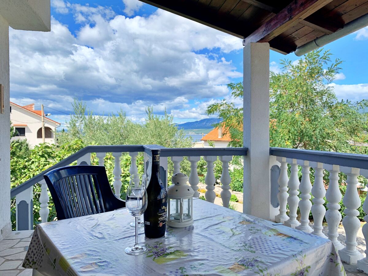 Apartment One bedroom apartment with terrace and sea view Šilo, Krk A-18756-a