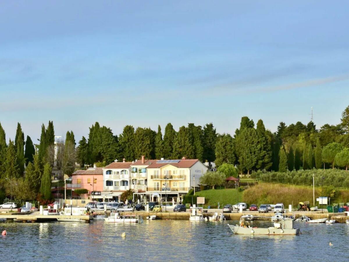 Apartment One bedroom apartment with terrace and sea view Savudrija, Umag A-20295-a - Outdoor photo 2