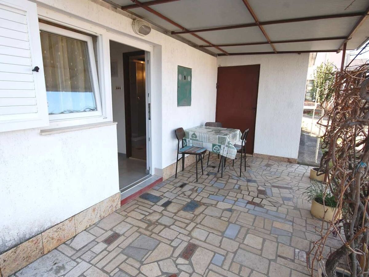 Apartment One bedroom apartment with terrace Njivice, Krk A-21858-a