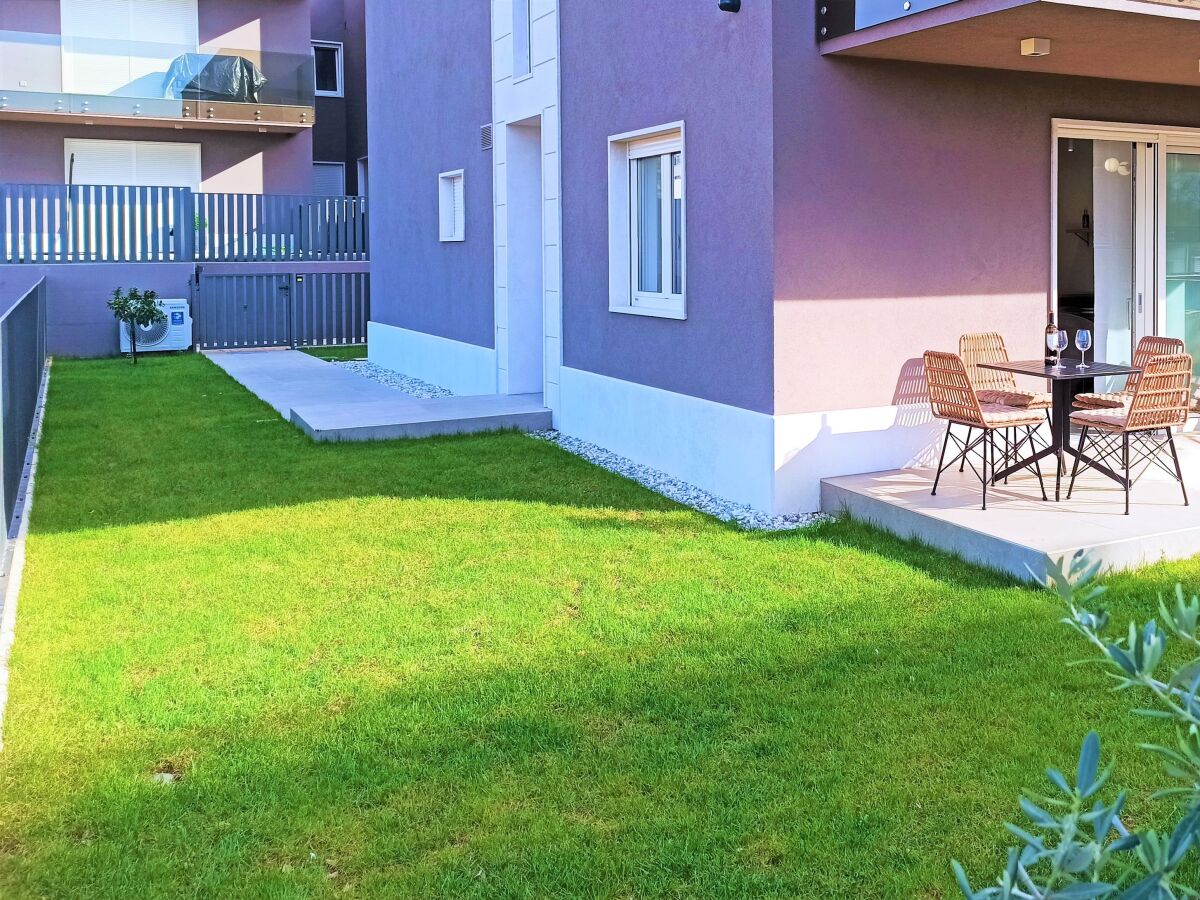 Apartment Two bedroom apartment with terrace Poreč A-24316-a - Outdoor photo 2