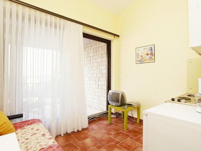 Holiday park Wohnung in Jadranovo mit Garten - Features photo 9