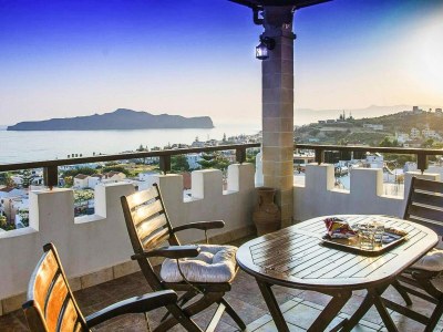 Holiday park Modernes Ferienhaus in Stalos mit Balkon in Galatas - Holiday park