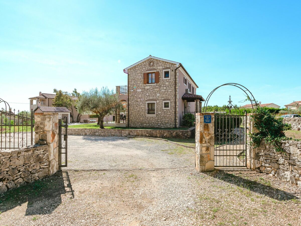 Villa Villa in Sveti Lovrec near Ski Resort - Outdoor photo 3