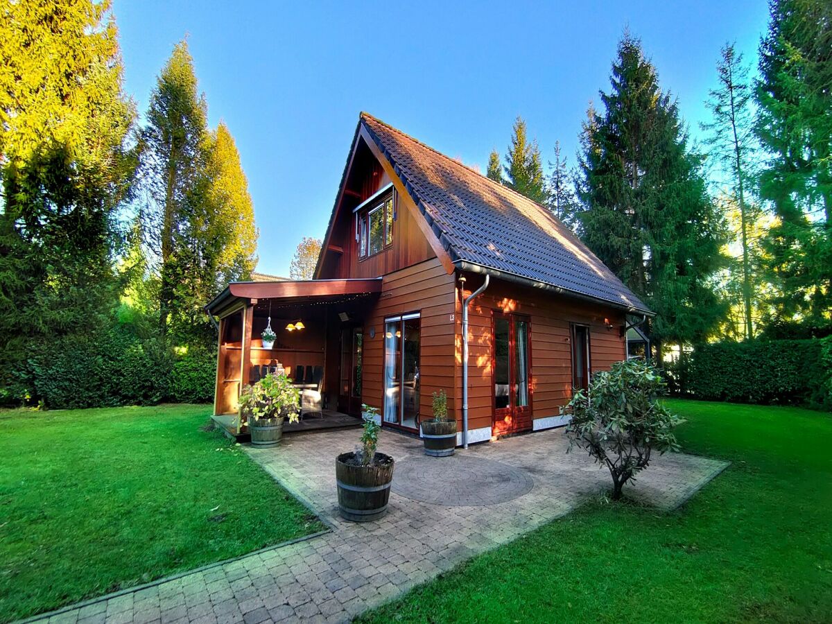 Bungalow Terrace Apartment with Lush Garden - Outdoor photo 4