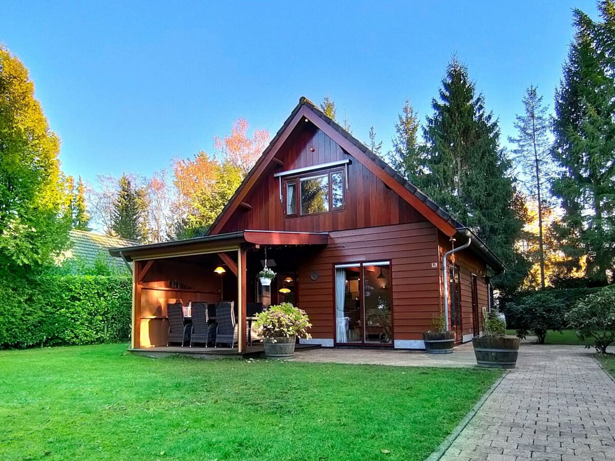 Bungalow Terrace Apartment with Lush Garden - Outdoor photo 5