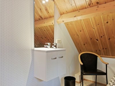 Bungalow Terrace Apartment with Lush Garden - Features photo 12