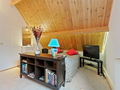 Bungalow Terrace Apartment with Lush Garden - Features photo 13