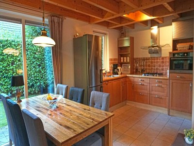 Bungalow Terrace Apartment with Lush Garden - Features photo 14