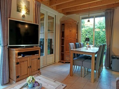 Bungalow Terrace Apartment with Lush Garden - Features photo 17