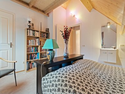 Bungalow Terrace Apartment with Lush Garden - Features photo 18