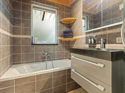 Bungalow Terrace Apartment with Lush Garden - Features photo 20