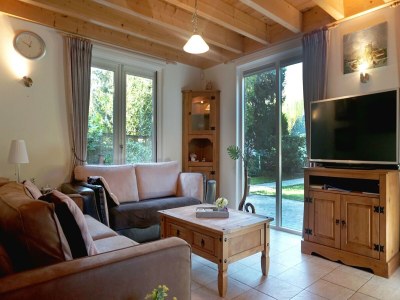 Bungalow Terrace Apartment with Lush Garden - Features photo 22