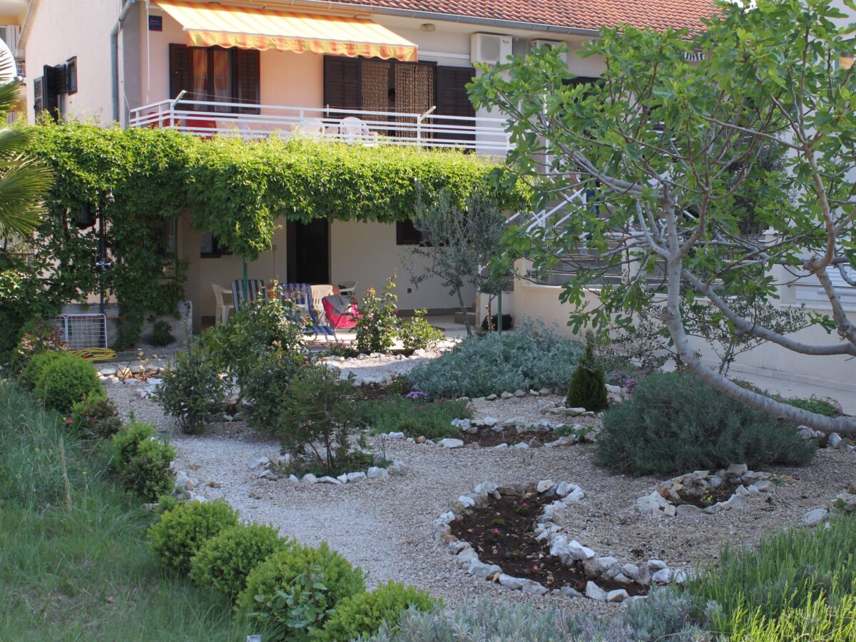 Apartment Two bedroom apartment near beach Žaborić, Šibenik A-6097-b - Outdoor photo 5