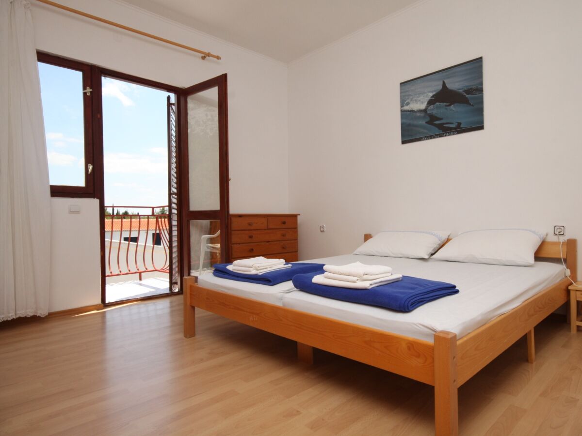 Apartment One bedroom apartment with balcony and sea view Starigrad, Paklenica A-6431-b