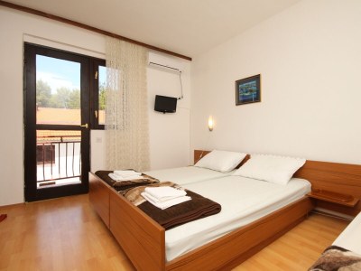 Apartment Studio flat with balcony and sea view Starigrad, Paklenica AS-6431-b in Starigrad-Paklenica - Apartment