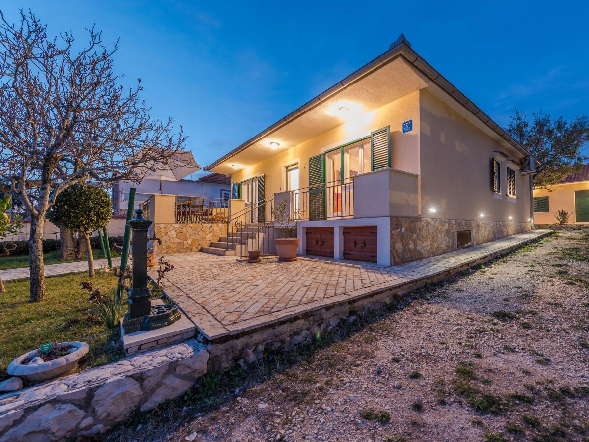 Holiday house Three bedroom house with terrace Vrsi - Mulo, Zadar K-16527