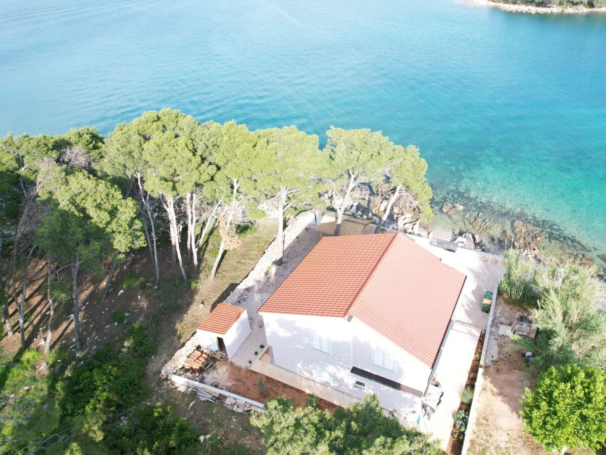 Apartment Three bedroom apartment near beach Ugljan A-19580-a - Outdoor photo 2