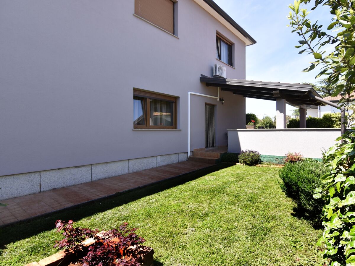 Apartment One bedroom apartment with terrace Umag A-21070-a - Outdoor photo 5