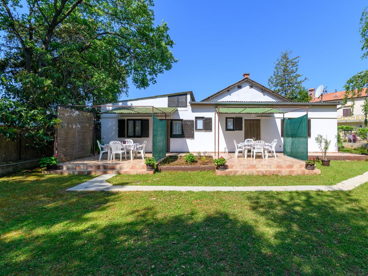 Apartment Two bedroom apartment with terrace Banjole, Pula A-2229-b