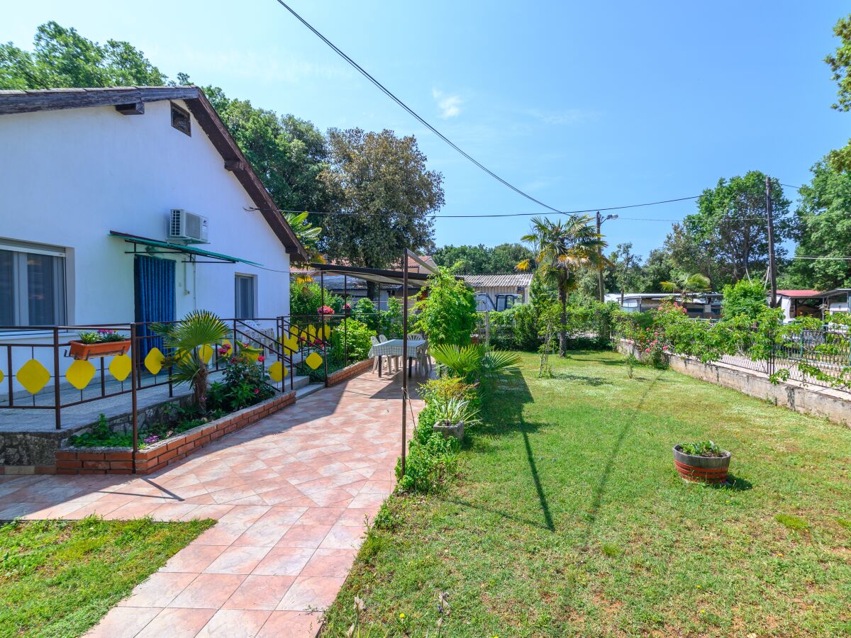 Apartment Two bedroom apartment with terrace Banjole, Pula A-2229-b - Outdoor photo 5