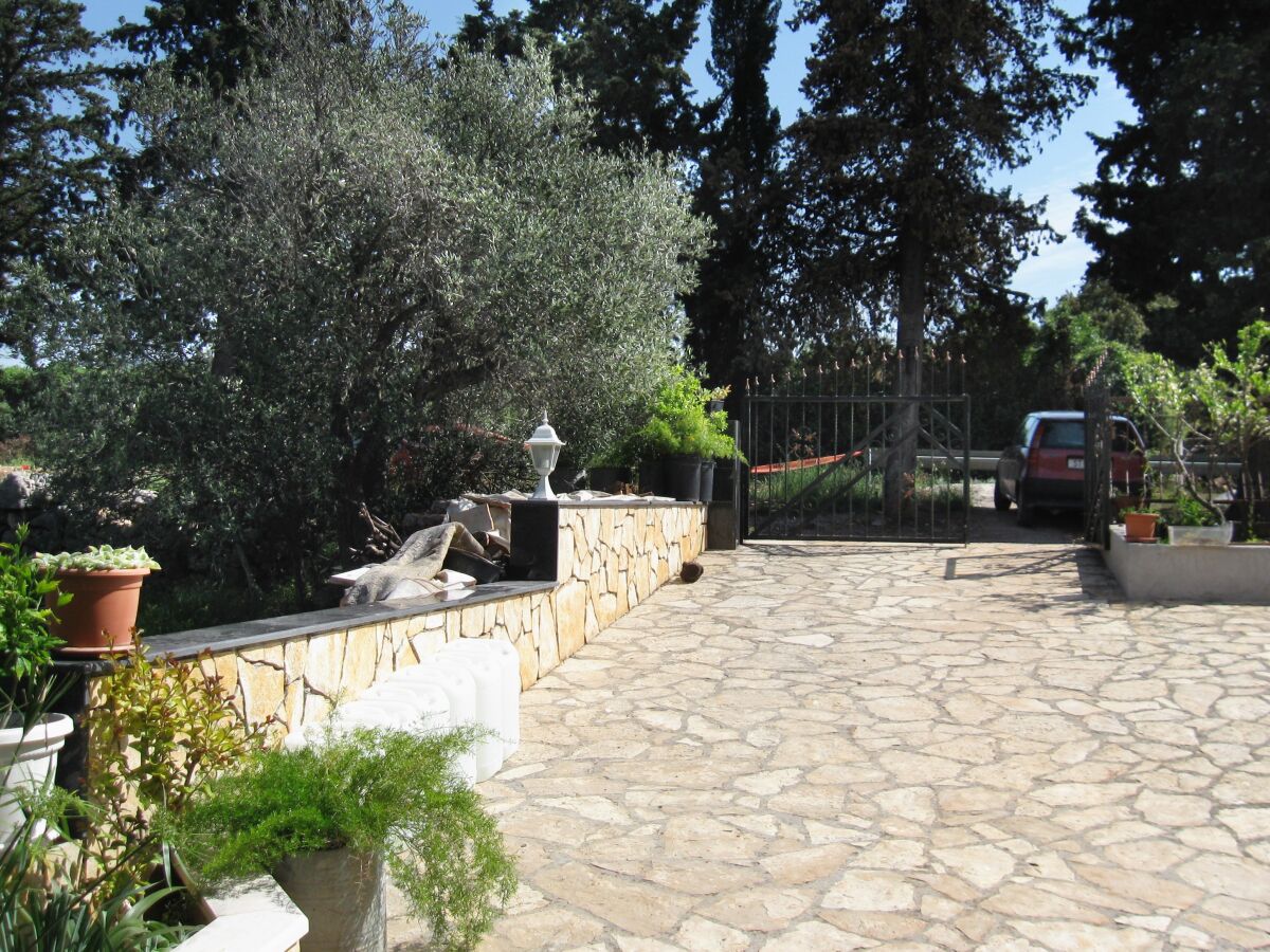 Apartment Three bedroom apartment with terrace Mirca, Brač A-2838-a