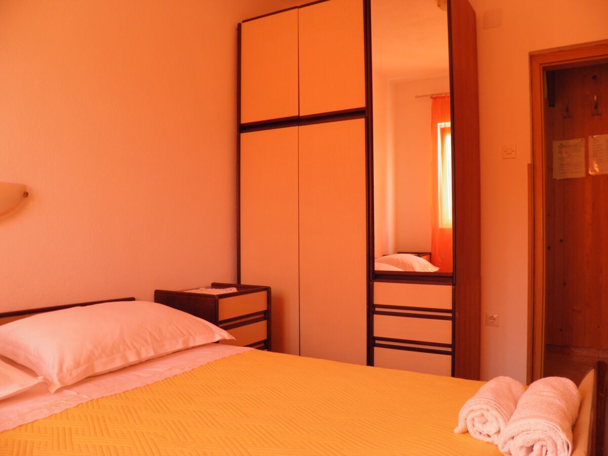 Apartment Three bedroom apartment with terrace Mirca, Brač A-2838-a - Outdoor photo 4