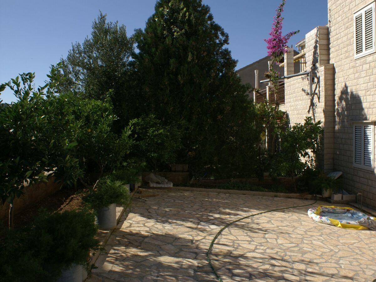 Apartment Two bedroom apartment with terrace Mirca, Brač A-2838-b - Outdoor photo 4