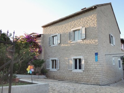 Apartment Two bedroom apartment with terrace Mirca, Brač A-2838-b - Outdoor photo 2