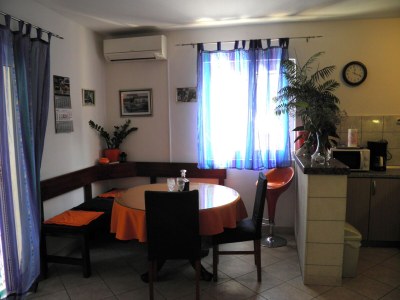 Apartment Two bedroom apartment with terrace Mirca, Brač A-2838-b - Outdoor photo 9