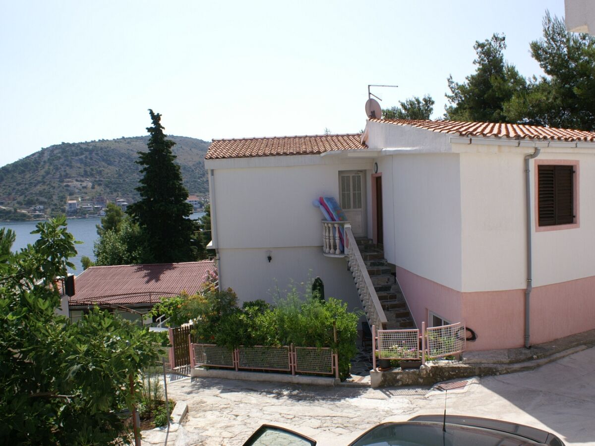 Apartment One bedroom apartment with terrace and sea view Rogoznica A-4186-a - Outdoor photo 2